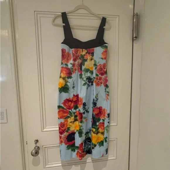 Carolina Herrera White and Black Lining Label Detail - Picture 3 of 6